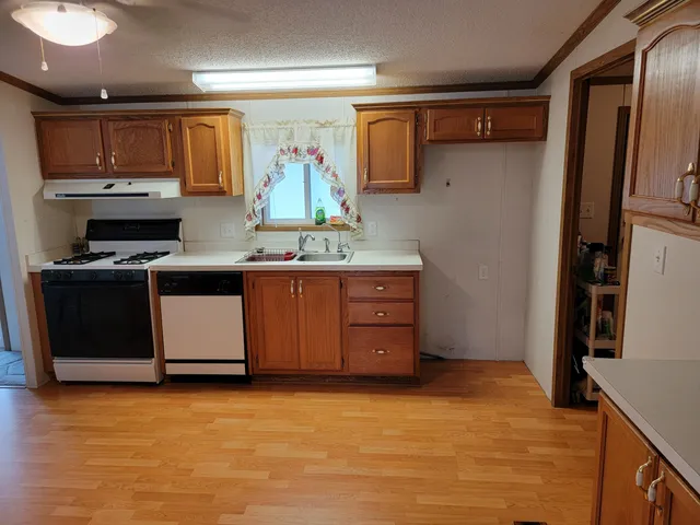 $220,000 | 2027 Coachlight Drive, La Porte, IN 46350