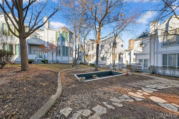 $1,650 | 28 Columbus Square Drive, St. Louis, MO 63101