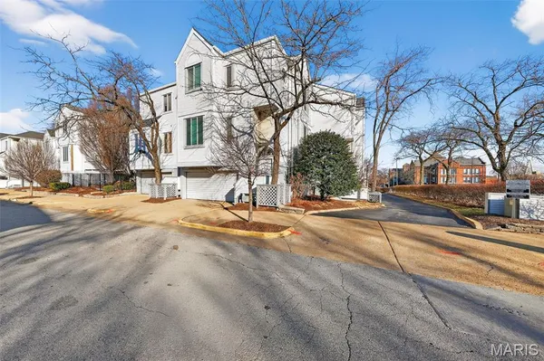 $1,650 | 28 Columbus Square Drive, St. Louis, MO 63101