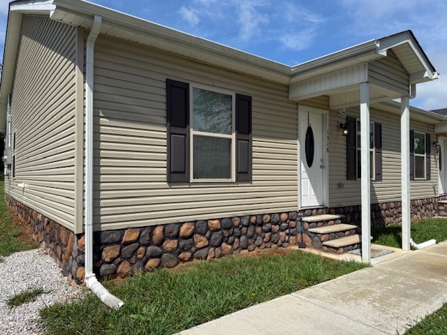 1316 Old Cowan Road Winchester, TN 37398 - Photo 12 of 23 a front view of a house with a yard