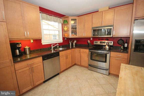 9414 Curran Road Silver Spring, MD 20901 - Photo 8 of 30 Kitchen