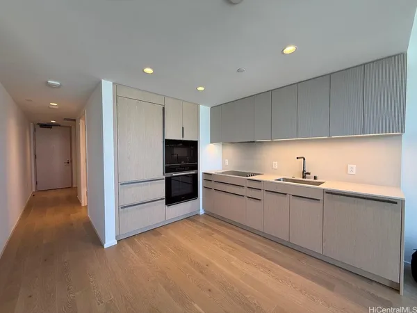 $4,000 | 333 Ward Avenue, Unit 1709, Honolulu, HI 96814