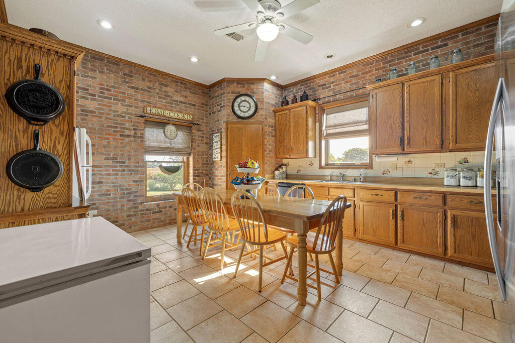 363 Grant Road Murray, KY 42071 - Photo 8 of 43 Kitchen/Dining