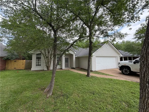 $2,600 | 1208 Bayou Woods Drive, College Station, TX 77840