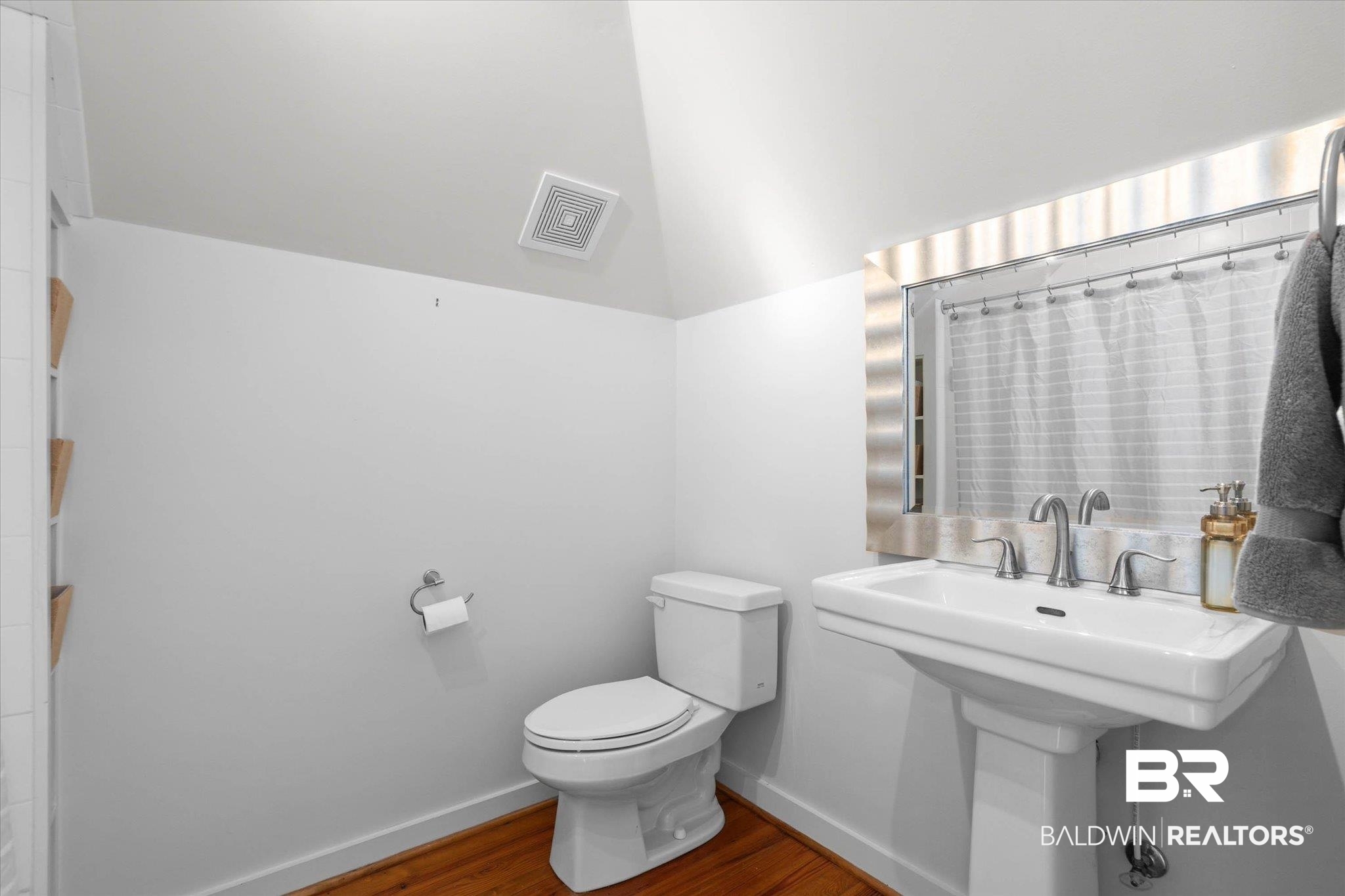 3813 Austill Lane Mobile, AL 36608 - Photo 27 of 37 Bathroom in garage apartment