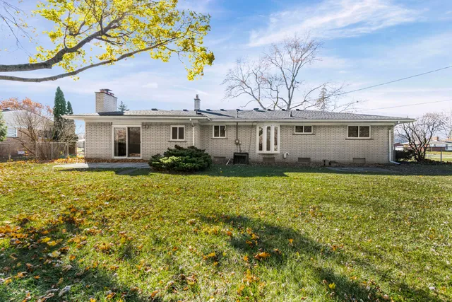 $324,900 | 29166 Lorikay Street, Farmington Hills, MI 48334