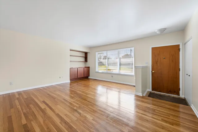 $324,900 | 29166 Lorikay Street, Farmington Hills, MI 48334