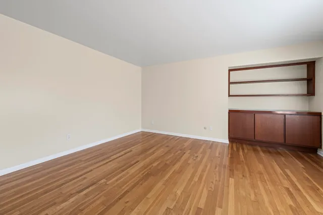 $324,900 | 29166 Lorikay Street, Farmington Hills, MI 48334