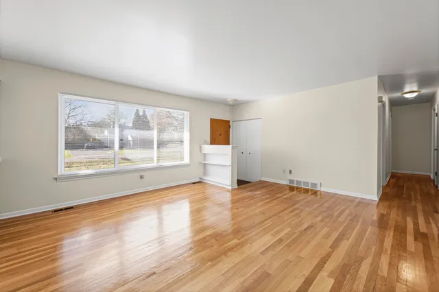 $324,900 | 29166 Lorikay Street, Farmington Hills, MI 48334