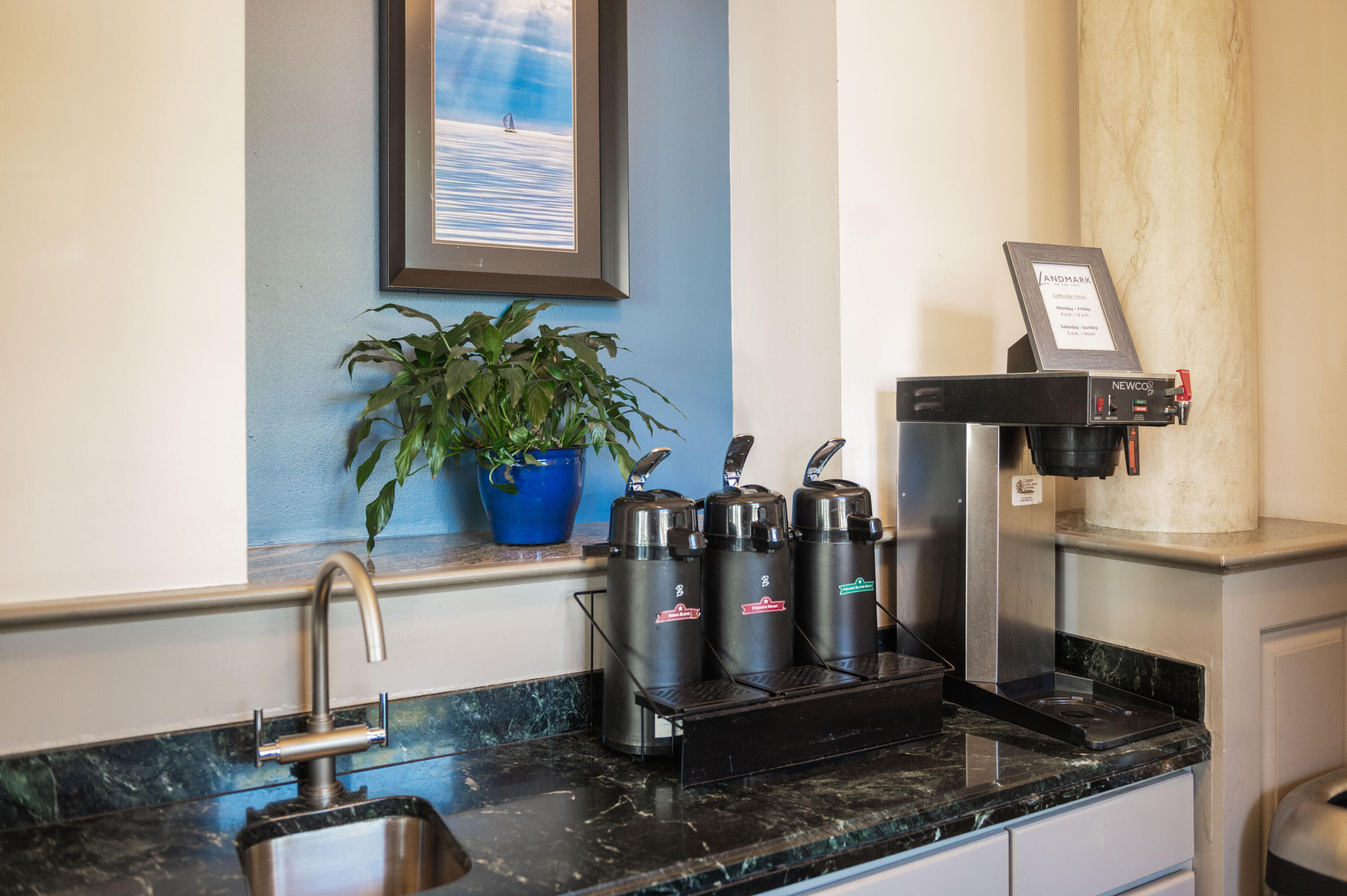 1660 North Prospect Avenue, Unit 702 Milwaukee, WI 53202 - Photo 27 of 35 Coffee Bar