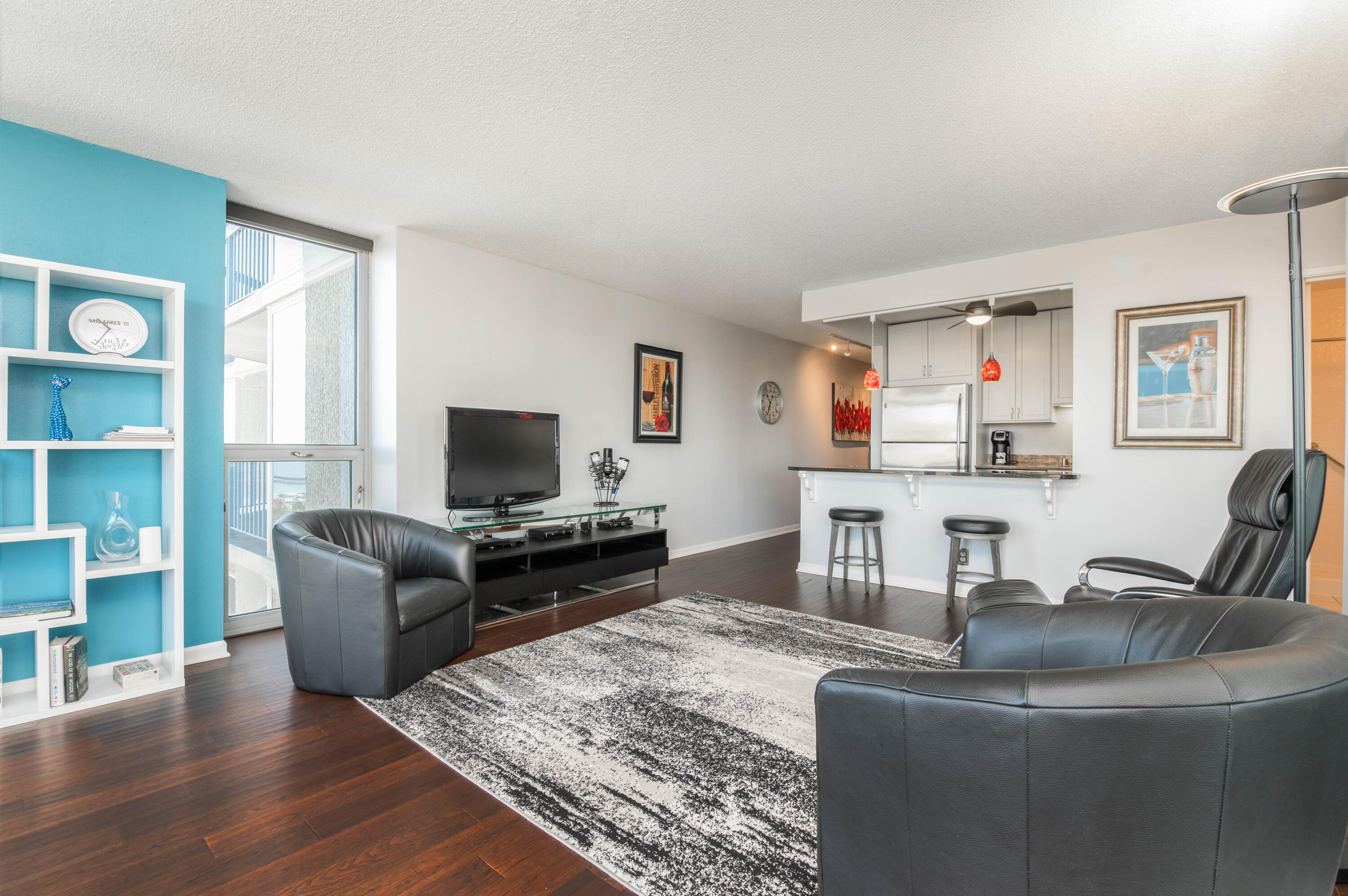 1660 North Prospect Avenue, Unit 702 Milwaukee, WI 53202 - Photo 3 of 35 Living Room/Kitchen