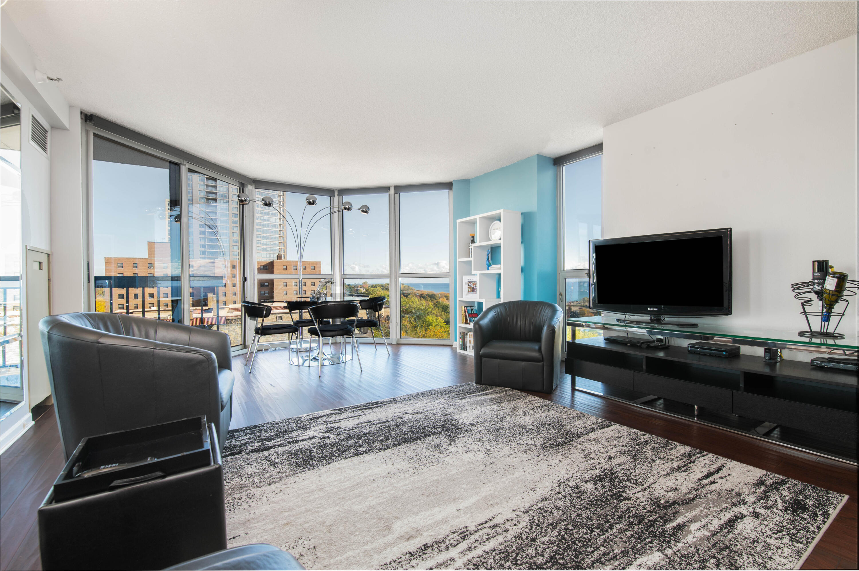 1660 North Prospect Avenue, Unit 702 Milwaukee, WI 53202 - Photo 5 of 35 Living Room