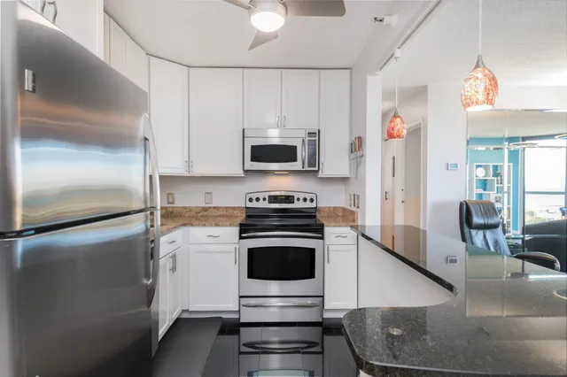 $385,000 | 1660 North Prospect Avenue, Unit 702, Milwaukee, WI 53202