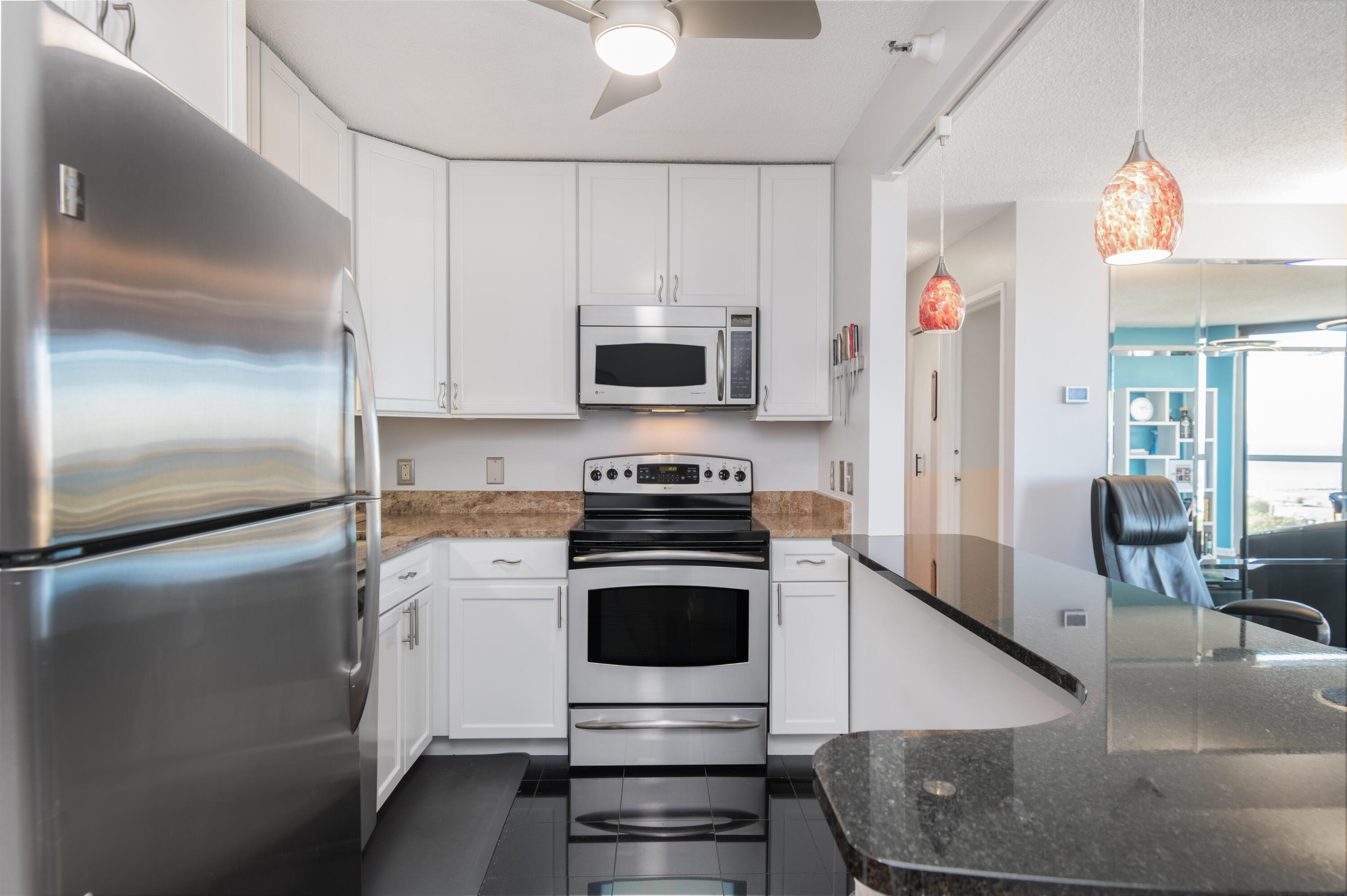 1660 North Prospect Avenue, Unit 702 Milwaukee, WI 53202 - Photo 6 of 35 Kitchen