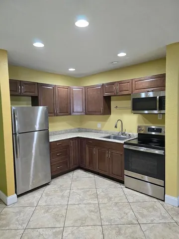 $2,300 | 800 Northwest 15th Terrace, Fort Lauderdale, FL 33311