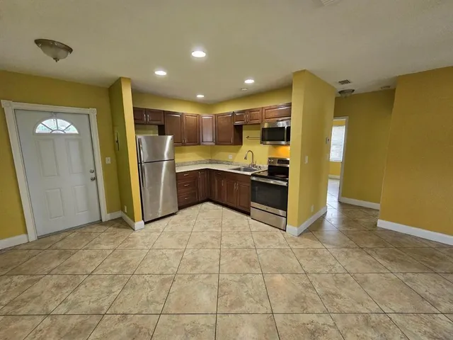 $2,300 | 800 Northwest 15th Terrace, Fort Lauderdale, FL 33311