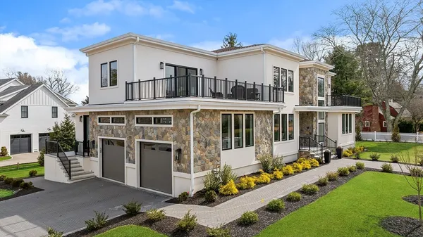 $3,250,000 | 5 Colonial Road, Needham, MA 02492