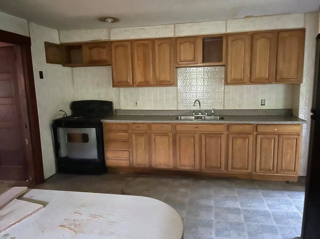 1136 Huntington Road Russell, MA 01071 - Photo 4 of 8