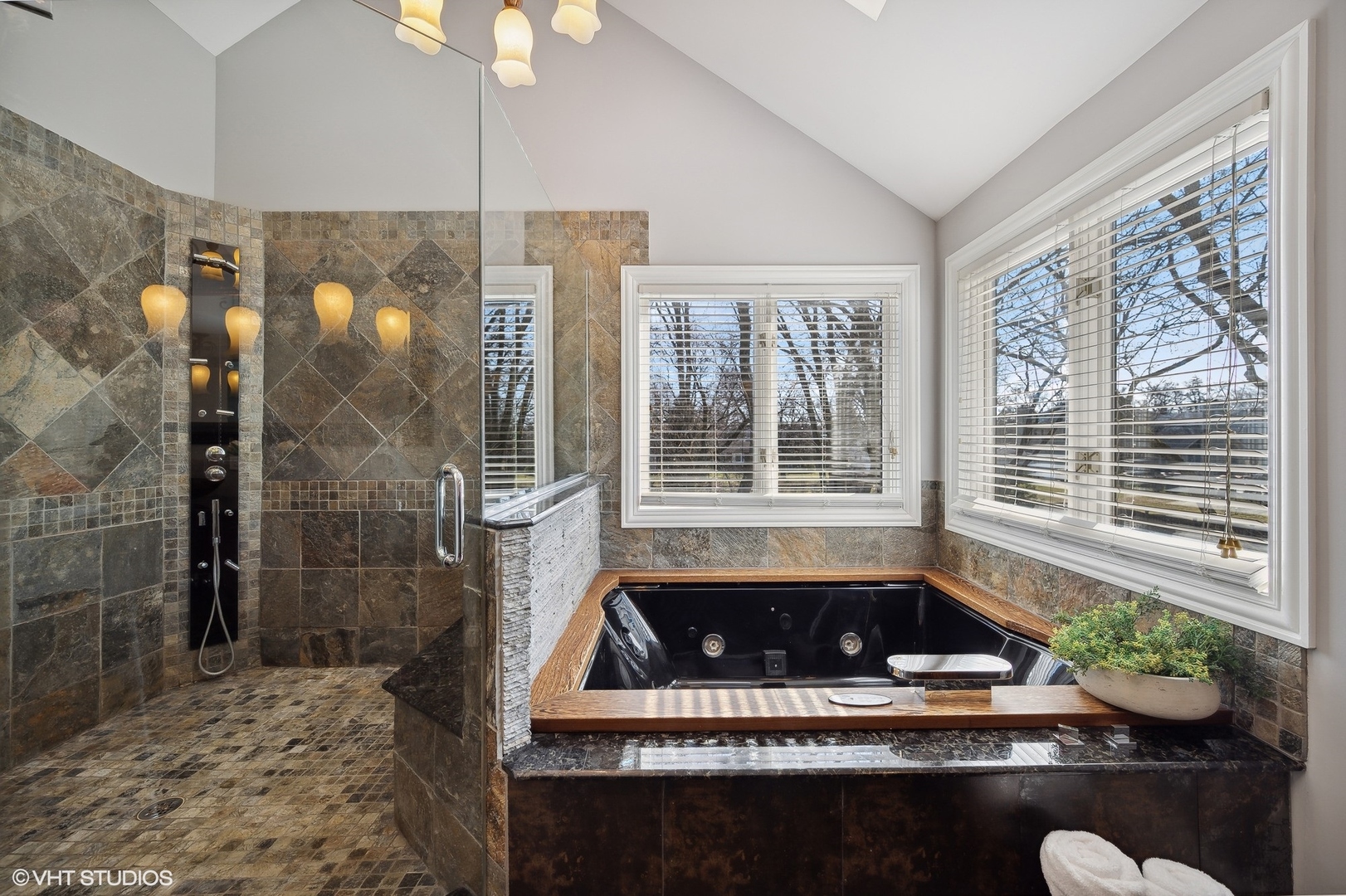 1640 Pfingsten Road Northbrook, IL 60062 - Photo 18 of 34 a bathroom with a bathtub and shower