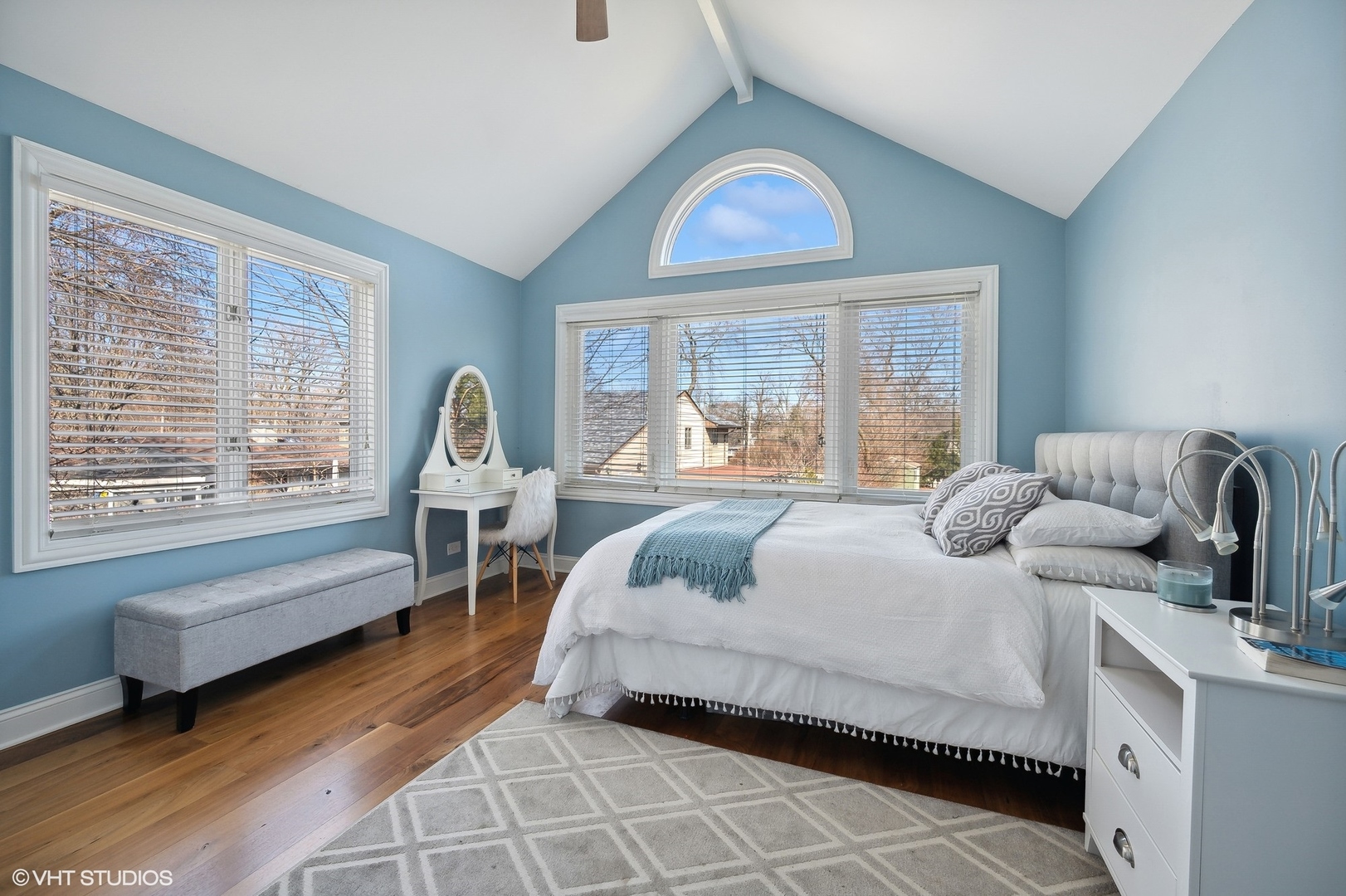 1640 Pfingsten Road Northbrook, IL 60062 - Photo 21 of 34 a bedroom with a bed and a large window