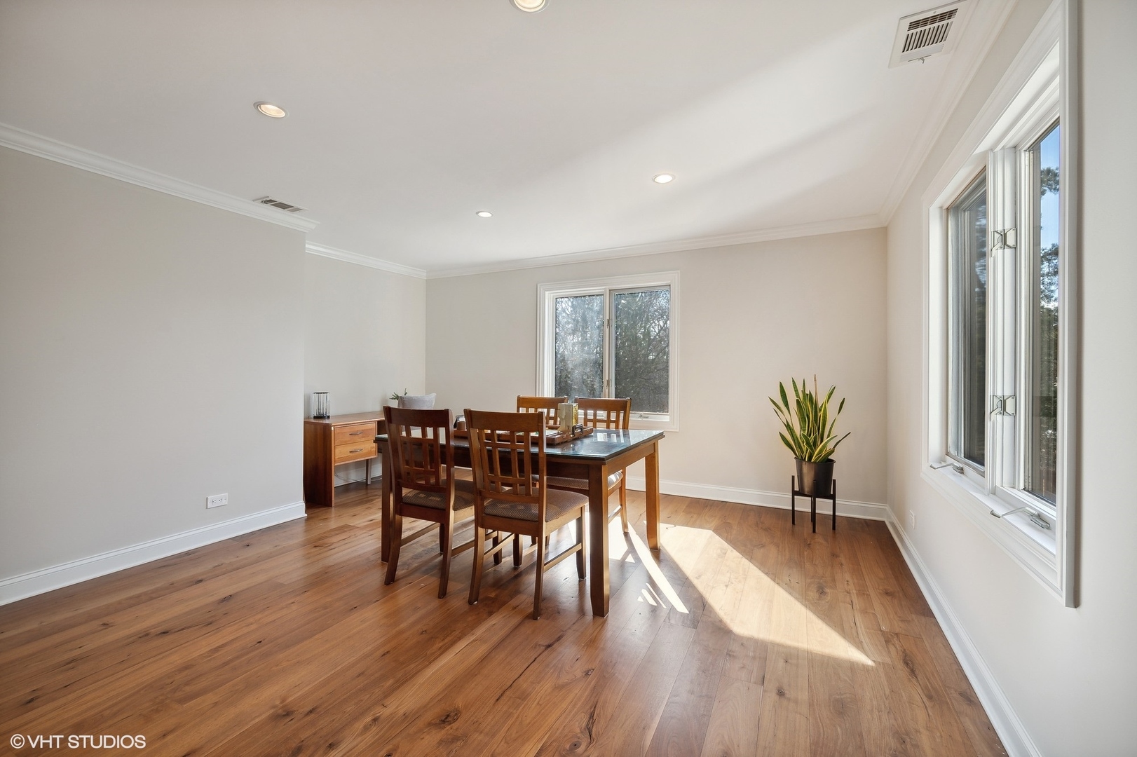 1640 Pfingsten Road Northbrook, IL 60062 - Photo 24 of 34 a view of a dining room with furniture and wooden floor