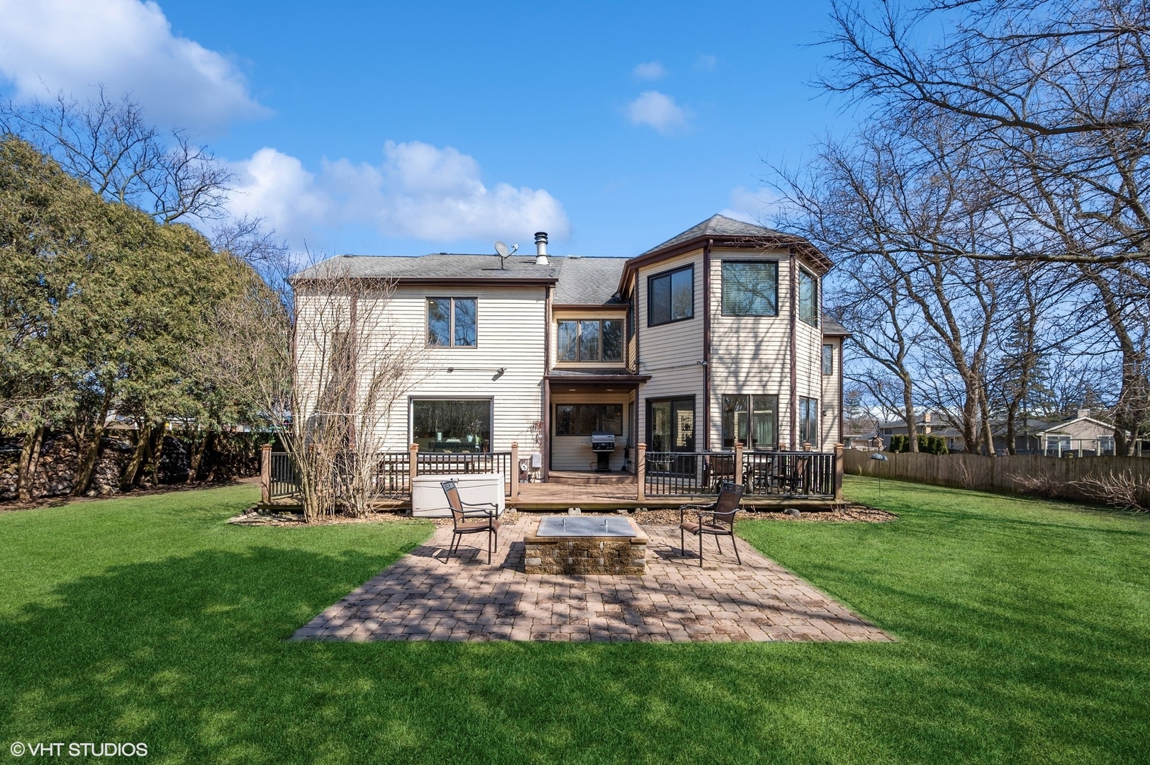 1640 Pfingsten Road Northbrook, IL 60062 - Photo 29 of 34 a front view of a house with garden