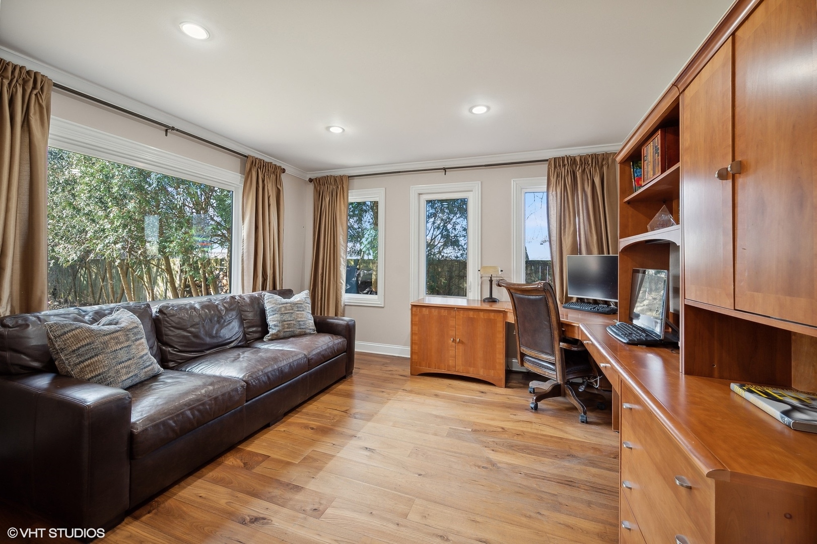 1640 Pfingsten Road Northbrook, IL 60062 - Photo 9 of 34 a living room with furniture and a flat screen tv