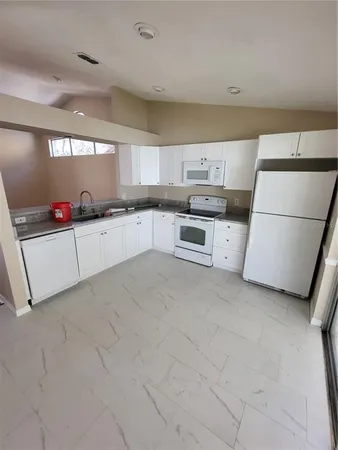 $2,100 | 2508 Gotham Way, Valrico, FL 33596