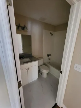 $2,100 | 2508 Gotham Way, Valrico, FL 33596