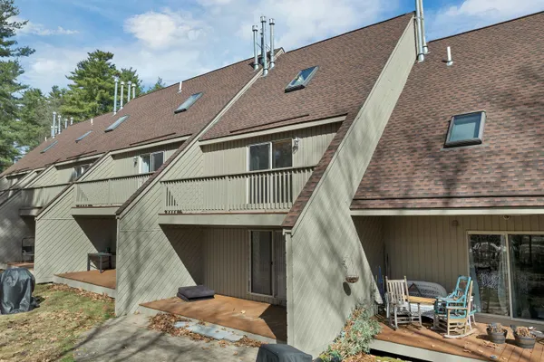 $3,200 | 32 Suffolk Court, Unit 173, Bedford, NH 03110