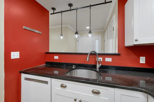 $3,200 | 32 Suffolk Court, Unit 173, Bedford, NH 03110
