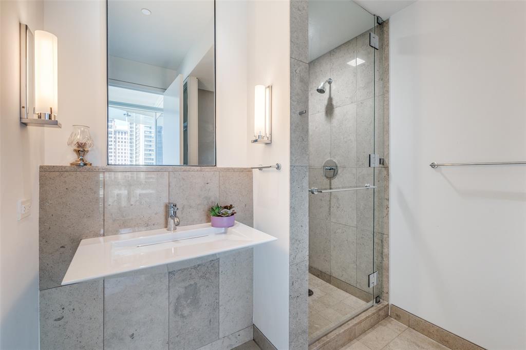 1918 Olive Street, Unit 701 Dallas, TX 75201 - Photo 21 of 40 Guest Bathroom