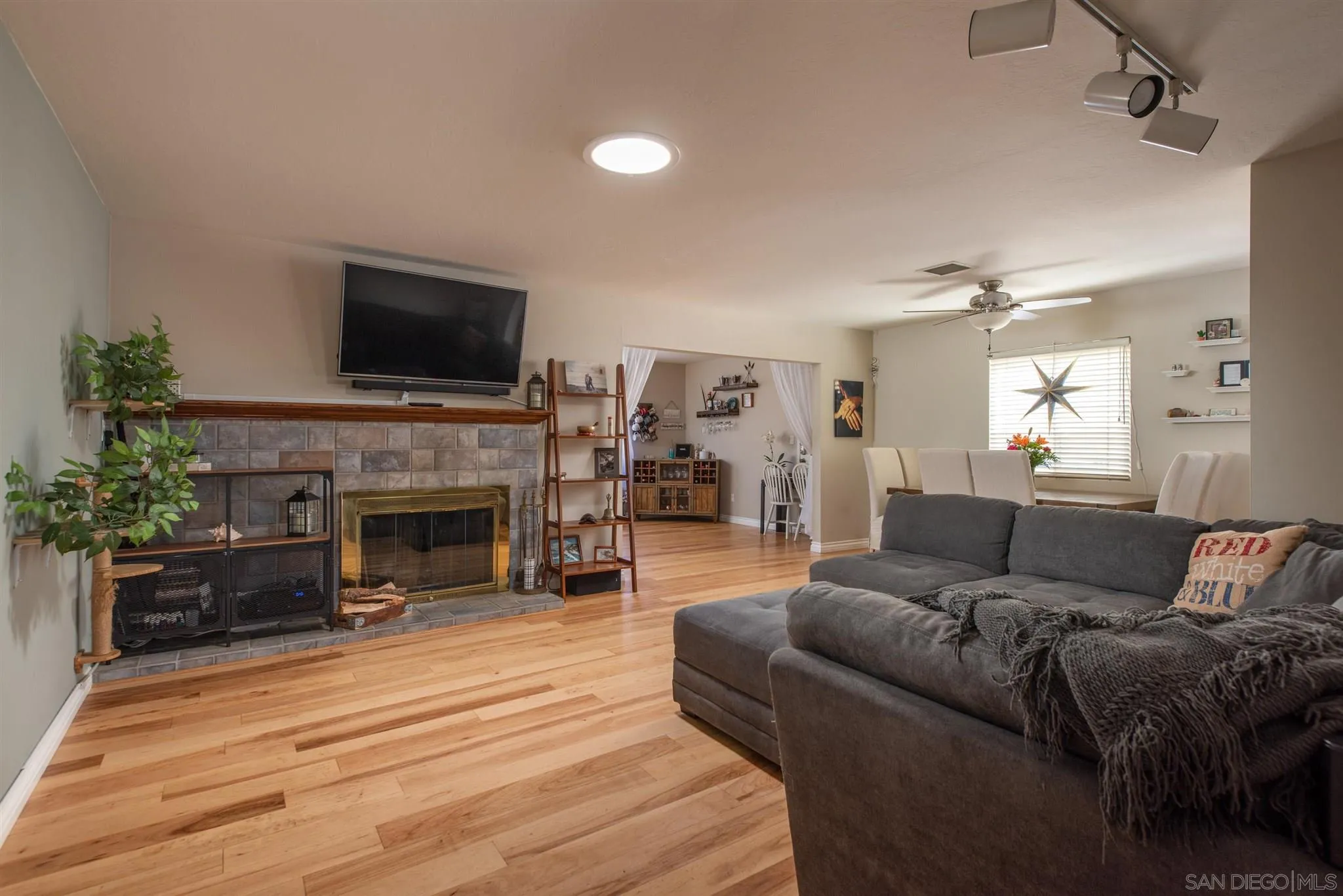 12922 Slack Street Poway, CA 92064 - Photo 7 of 36 Gallery Image 7