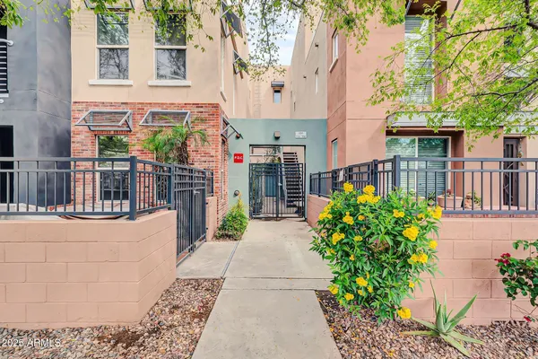 $399,999 | 706 East Washington Street, Unit 204, Phoenix, AZ 85034