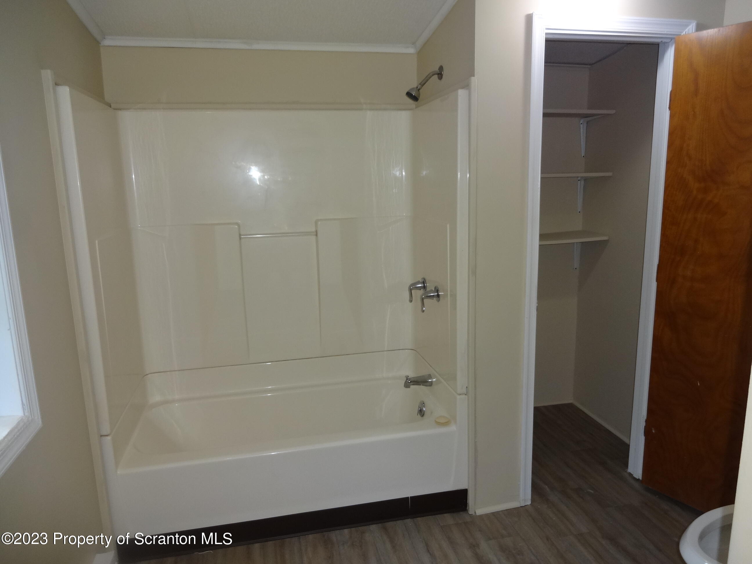 22 Hi View Terrace. Lake Ariel, PA 18436 - Photo 17 of 28 a bathroom with a bathtub