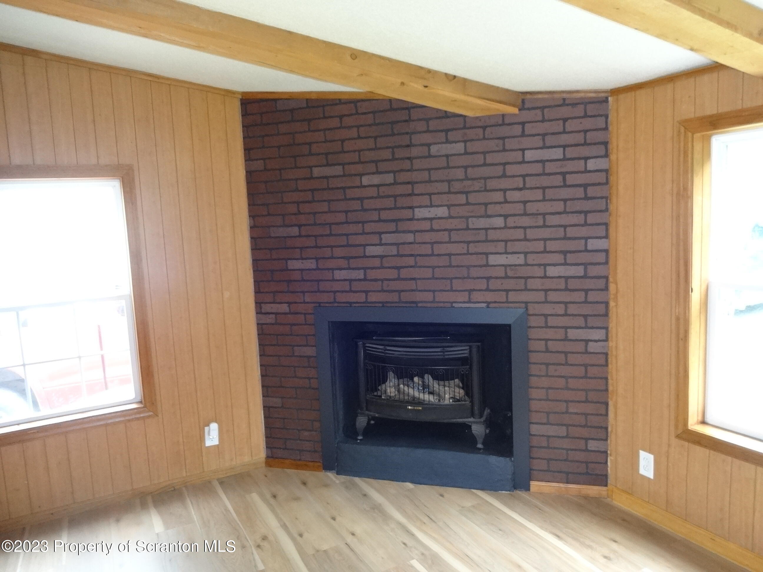 22 Hi View Terrace. Lake Ariel, PA 18436 - Photo 6 of 28 a brick oven with a fireplace