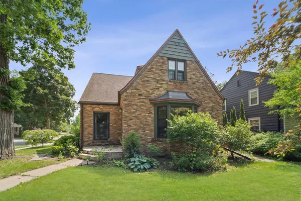 $369,900 | 803 West Prospect Avenue, Appleton, WI 54914