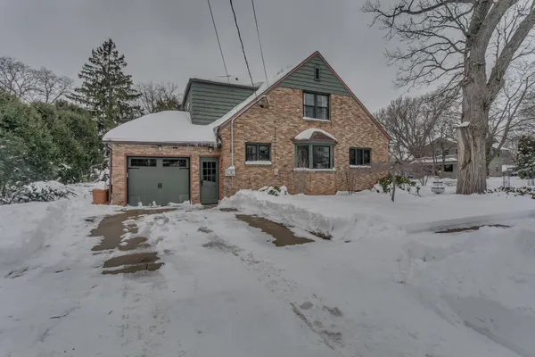 $369,900 | 803 West Prospect Avenue, Appleton, WI 54914