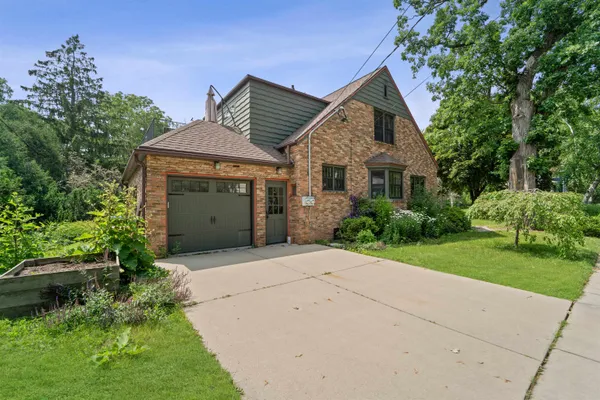 $369,900 | 803 West Prospect Avenue, Appleton, WI 54914