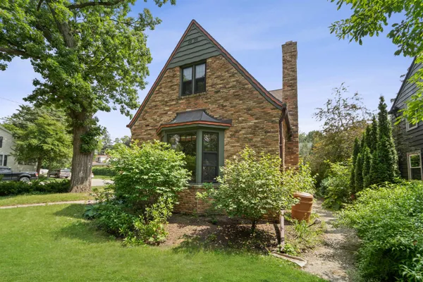 $369,900 | 803 West Prospect Avenue, Appleton, WI 54914