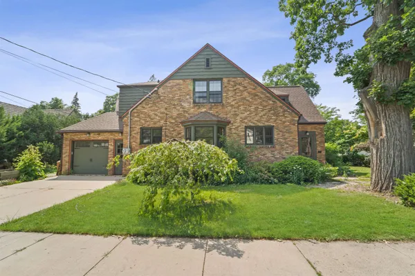 $369,900 | 803 West Prospect Avenue, Appleton, WI 54914