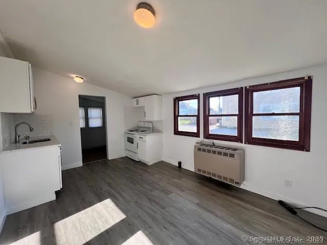 $2,500 | 40 Portland Avenue, Unit 1, Old Lyme, CT 06371