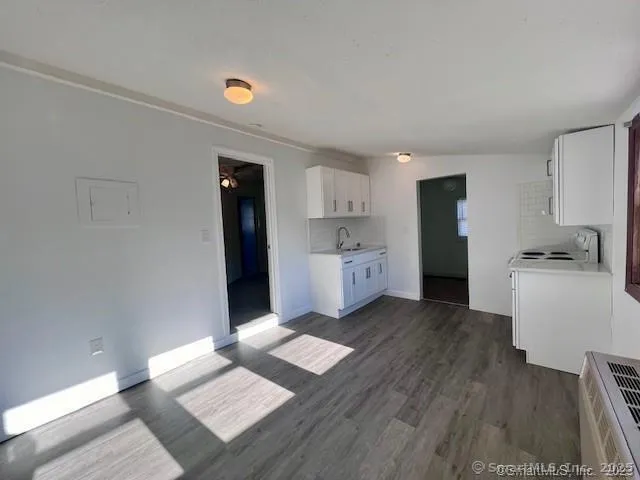 $2,500 | 40 Portland Avenue, Unit 1, Old Lyme, CT 06371