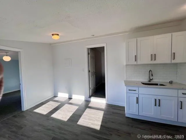 $2,500 | 40 Portland Avenue, Unit 1, Old Lyme, CT 06371