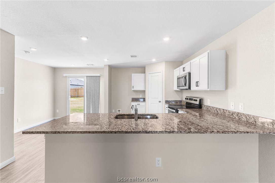 6044 Toby Bend Bryan, TX 77807 - Photo 7 of 28