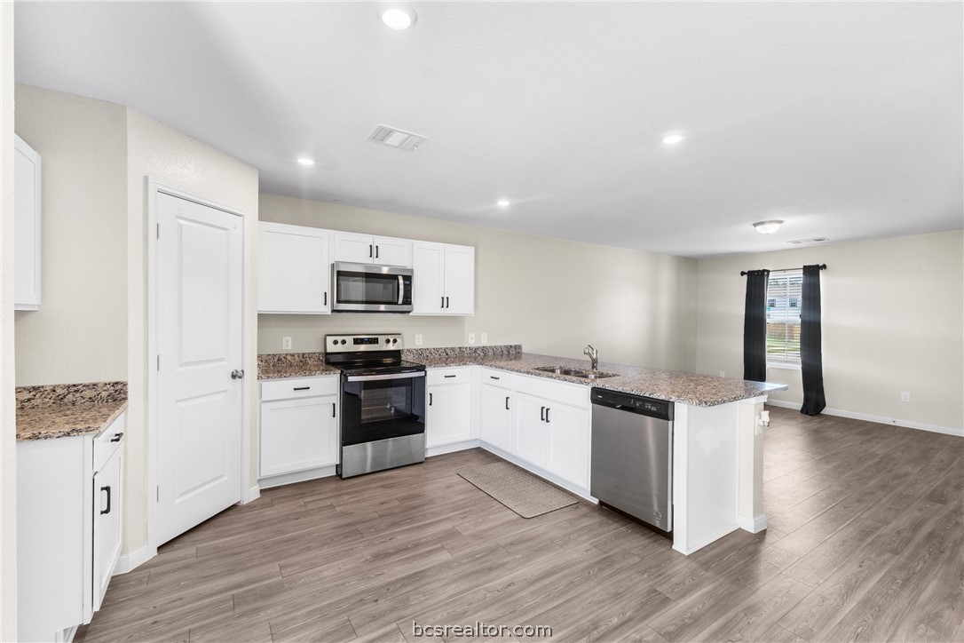 6044 Toby Bend Bryan, TX 77807 - Photo 8 of 28