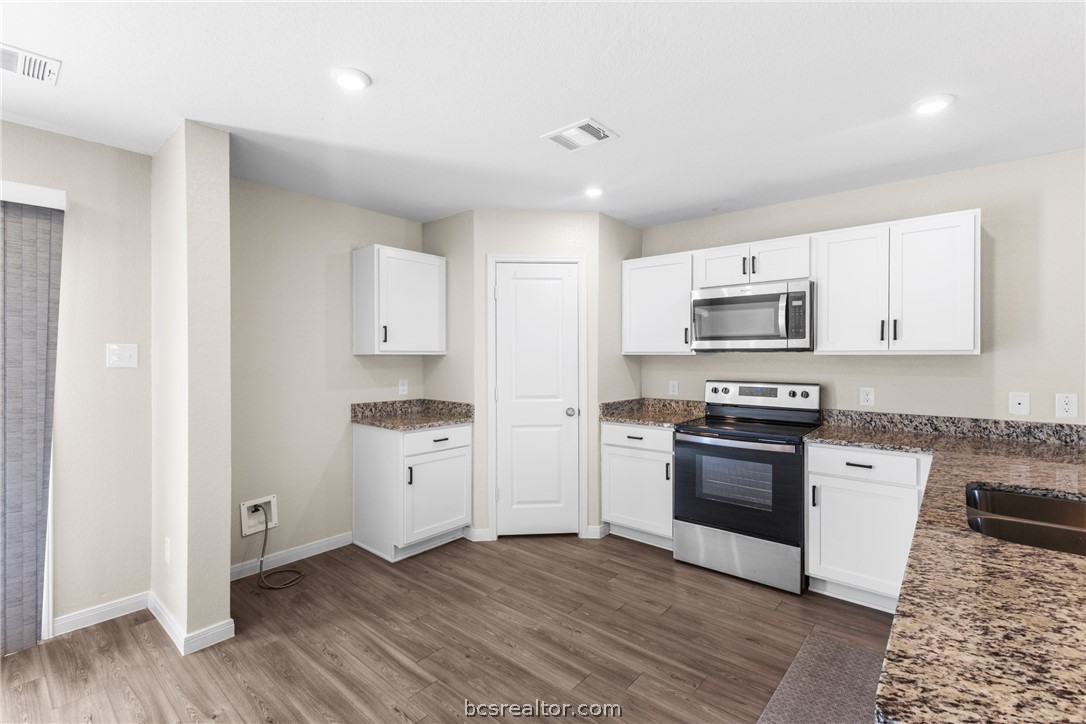 6044 Toby Bend Bryan, TX 77807 - Photo 9 of 28