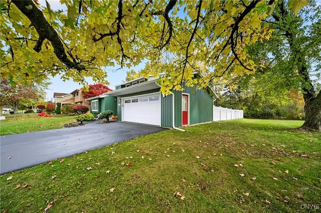 $376,000 | 8302 Parkerhouse Path, Cicero, NY 13039