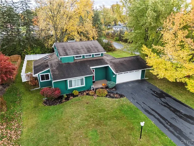 $376,000 | 8302 Parkerhouse Path, Cicero, NY 13039