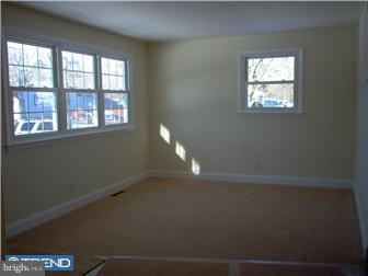 71 Club Court Pine Hill, NJ 08021 - Photo 2 of 6 Living Room